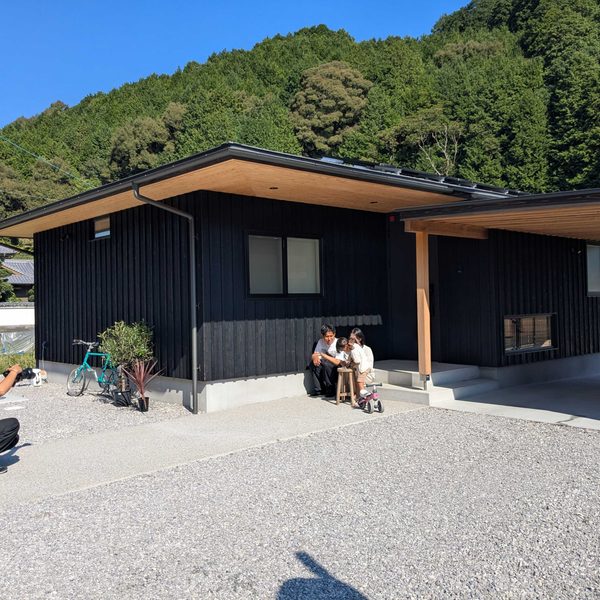 季織の家焼杉